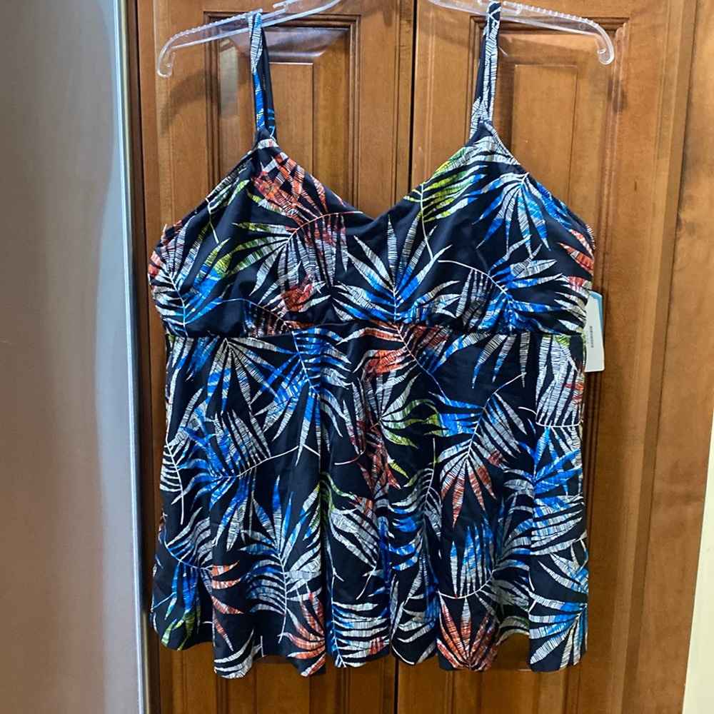 ****CLEARANCE SALE******NWT SWIM SOLUTIONS UNDERWIRE TANKINI TOP